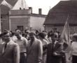 1805. Pracownicy Spoldzielni Mleczarskiej w pochodzie 1-majowym (Plac Karola Marcinkowskiego w Gostyniu, 1 maja 1987 r.)