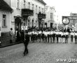 1959.Uczniowie Szkoly Podstawowej nr 1 w pochodzie pierwszomajowym (Rynek w Gostyniu, 1969 r.)