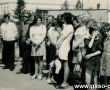 1976.Szkola Podstawowa nr 3 w Gostyniu - uroczysty apel z okazji przekazania wladzy nowej Radzie Samorzadu Uczniowskiego (1974 r.)