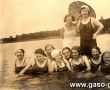297.Czlonkinie Towarzystwa Czytelni dla Kobiet w Gostyniu w czasie pobytu nad jeziorem w Zbaszyniu.