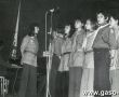 3104. Turniej o kulturze ZSRR (Gostyn, 1975 r.)-wystep zespolu wokalnego ze Szkoly Podtsawowej nr 3