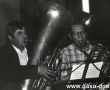 3209.Proba Orkiestry Detej w sali Cukrowni w Gostyniu (styczen 1987 r.) , J. Zygmaniak i E. Galusinski - basy.
