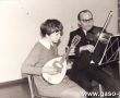 3485. Lekcje gry prowadzi Stanislaw Kwasniewski (Spoleczne Ognisko Muzyczne w Gostyniu, 1971 r.)