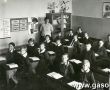 592.Uczniowe klasy V Szkoly Podstawowej w Sikorzynie (1963r.)-wych. Jadwiga Kozlowska