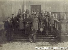 1000.Chor Palestrina na schodach kosciola filipinow na Swietej Gorze w Gostyniu (ok. 1930 r.)