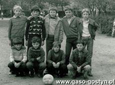 1035.Druzyna pilkarska - klasa VI Szkoly Podstawowej w Kunowie (1980 r.)