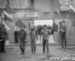 1038. Pilkarze i siatkarze MZKS Kania na Gorze Zamkowej w Gostyniu podczas uroczystosci Dnia Zwyciestwa (9 maja 1980 r.).JPG