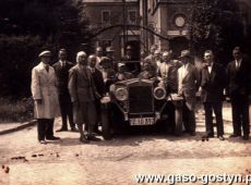 1040. Przed siedziba Starostwa w Gostyniu - samochod Fiat 507 (ok. 1930 r.)