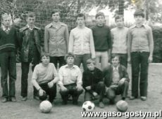 1041.Druzyna pilkarska - klasa VIII Szkoly Podstawowej w Kunowie (1980 r.)