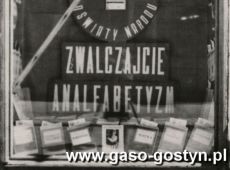 1041.Konkurs okien wystawowych dekorowanych na dzien 1 maja 1949r. (ksiegarnia-sklep papierniczy H. Bogdaszewska ul Wolnosci)