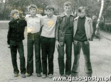 1043.Uczniowe Szkoly Podstawowej w Kunowie (1980 r.)