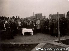 1106. Uroczystosc wmurowania kamienia wegielnego pod Dom Swietlice im. Jozefa Pilsudskiego (pozniejsze Kino Slonce) w Gostyniu (5 czerwca 1935 r.)