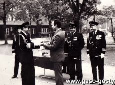 1117.Delegacja Spoldzielni Mleczarskiej z Gostynia na uroczystosciach z okazji Dnia Wojska Polskiego (Gdynia - Oksywie, 12.10.1982 r.)