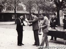 1118.Delegacja Spoldzielni Mleczarskiej z Gostynia na uroczystosciach z okazji Dnia Wojska Polskiego (Gdynia - Oksywie, 12.10.1982 r.)