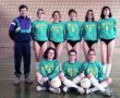 1120.Siatkarki gostynskiej Kani z trenerem Dariuszem Smektala (1994 r.)