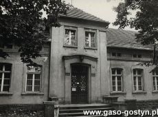 1130.Dom parafialny parafii sw. Malgorzaty w Gostyniu (1984 r.)