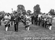 1131.Orkiestra Kombinatu Pudliszki  na miejscowym stadionie