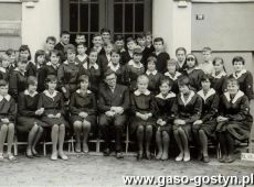 1169.Gimnazjum i Liceum Ogolnoksztalcac e w Gostyniu - klasa  VIIIa (1965 r.)