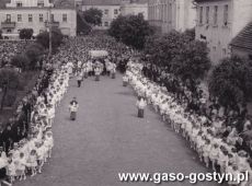 1221.Rynek w Gostyniu - procesja Bozego Ciala (25 maja 1967 r.)