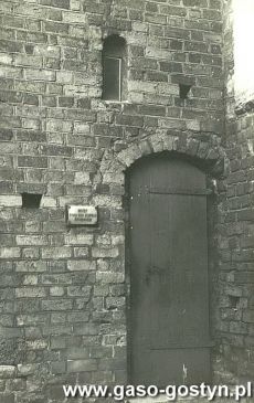 1226.Wejscie na wieze kosciola farnego w Gostyniu (ok. 1985 r.)