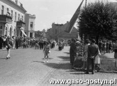 1229.Wreczenie sztandaru Hufcowi ZHP w Gostyniu (04.06.1967r.)