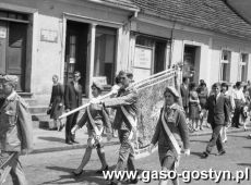 1231.Wreczenie sztandaru Hufcowi ZHP w Gostyniu (04.06.1967r.)