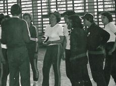 1248Turniej Brygad Wielkopolskiej Huty Szkla w Gostyniu (eliminacje pomiedzy brygadami I i II, hala sportowa SP 2 w Gostyniu, 18 maja 1980 r.)-mecz pilki recznej pan