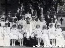 1271. I Komunia Swieta w parafii farnej w Gostyniu (ks. Teodor Lerch) - 9 maja 1982 roku