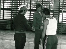 1279.Turniej Brygad Wielkopolskiej Huty Szkla w Gostyniu (eliminacje pomiedzy brygadami III i IV, hala sportowa SP 2 w Gostyniu, 25 maja 1980 r.)