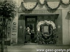 1280.Rynek w Gostyniu - Hotel pod Bialym Orlem i Drogeria Zamkowa (okres miedzywojenny)