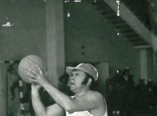 1294.Turniej Brygad Wielkopolskiej Huty Szkla w Gostyniu (eliminacje pomiedzy brygadami III i IV, hala sportowa SP 2 w Gostyniu, 25 maja 1980 r.)