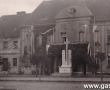 1305.Oltarz na Boze Cialo przed ratuszem na rynku w Gostyniu (lata 30. XX wieku)