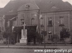 1305.Oltarz na Boze Cialo przed ratuszem na rynku w Gostyniu (lata 30. XX wieku)