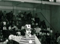 1306.Turniej Brygad Wielkopolskiej Huty Szkla w Gostyniu (eliminacje pomiedzy brygadami III i IV, hala sportowa SP 2 w Gostyniu, 25 maja 1980 r.)