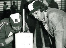 1309.Turniej Brygad Wielkopolskiej Huty Szkla w Gostyniu (eliminacje pomiedzy brygadami III i IV, hala sportowa SP 2 w Gostyniu, 25 maja 1980 r.)