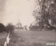 1314.Figura Matki Boskiej wspomozenia wiernych przy drodze do kosciola filipinow (widok w oddali) na Swietej Gorze (lata 30. XX wieku)