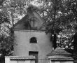 1315.Kaplica przy drodze do kosciola ksiezy filipinow na Swietej Gorze (poczatek lat 80. XX wieku)