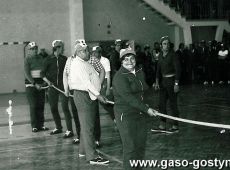 1319.Turniej Brygad Wielkopolskiej Huty Szkla w Gostyniu (eliminacje pomiedzy brygadami III i IV, hala sportowa SP 2 w Gostyniu, 25 maja 1980 r.)