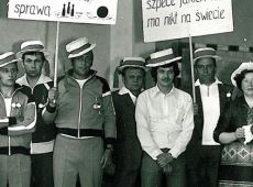 1360.Final Turnieju Brygad Wielkopolskiej Huty Szkla w Gostyniu (hala sportowa SP 2 w Gostyniu, 1980 r.)