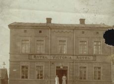 1379.Rynek w Gostyniu - Hotel Victoria (poczatek XX wieku).JPG