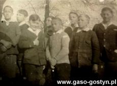 1386.Druhowie III Druzyny Harcerskiej w Gostyniu (1930 r.), stoja od lewej Skoracki, Hasinski, Nagler, Jankowski, Konieczny, Dembinski, Langner, Hoffmann