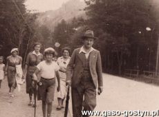 1406.Rodzina Kolomlockich z Gostynia w drodze na Myslenickie Turnie (Zakopane, 1937 r.)