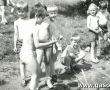 1407.Wycieczka przedszkolakow z Przedszkola nr 2 w Gostyniu nad jezioro do Pinki (1979r.)