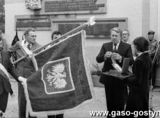 1431.Odznaczenie Orderem Sztandaru Pracy II klasy zalogi Wielkopolskiej Huty Szkla w Gostyniu (27 wrzesnia 1985 r.)