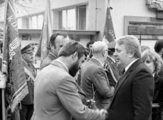 1435.Uroczystosc Odznaczenia Orderem Sztandaru Pracy II klasy zalogi Wielkopolskiej Huty Szkla w Gostyniu (27 wrzesnia 1985 r.)