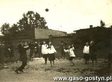 1440.Zawody w pilke latajaca rozegrane w dniu 16 pazdziernika 1927 r. w Borku pomiedzy druzynami Towarzystwa Kobiet OGNISKO a KS Wisla