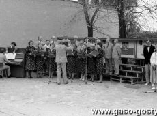 1442.Uroczystosc Odznaczenia Orderem Sztandaru Pracy II klasy zalogi Wielkopolskiej Huty Szkla w Gostyniu (27 wrzesnia 1985 r.)-wystep Choru Dzwon