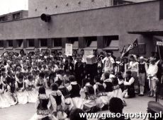 1459. Uroczystosc nadania im.Przemyslawa II Szkole Podstawowej nr 3 w Gostyniu (1966 r.)-czesc artystyczna