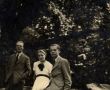 1546.Franciszek Potworowski z zona i bratem Edwardem w parku przy palacu w Goli (lipiec 1939 r.)