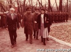 1552.Uroczystosc odsloniecia tablicy pamiatkowej na frontonie Szpitala w Marysinie upamietniajacej radziecki szpital polowy w 1945 roku (Piaski-Marysin, 4 listopada 1986 r.)